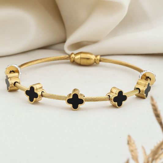 Black flower minimal kada