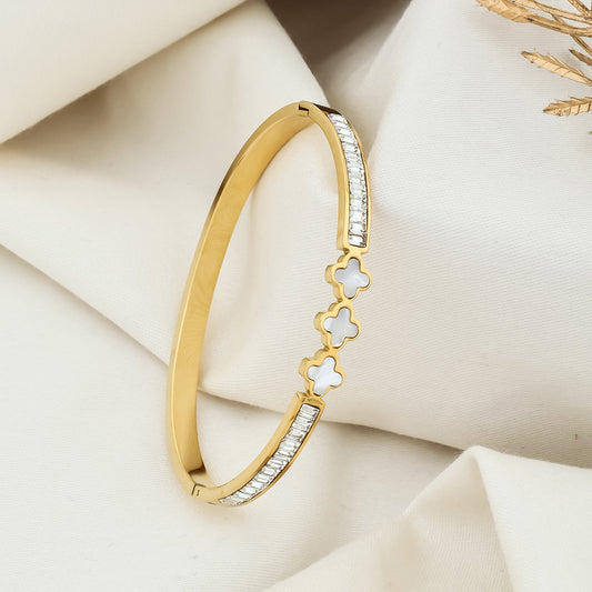 White tri-flower glittery stone kada