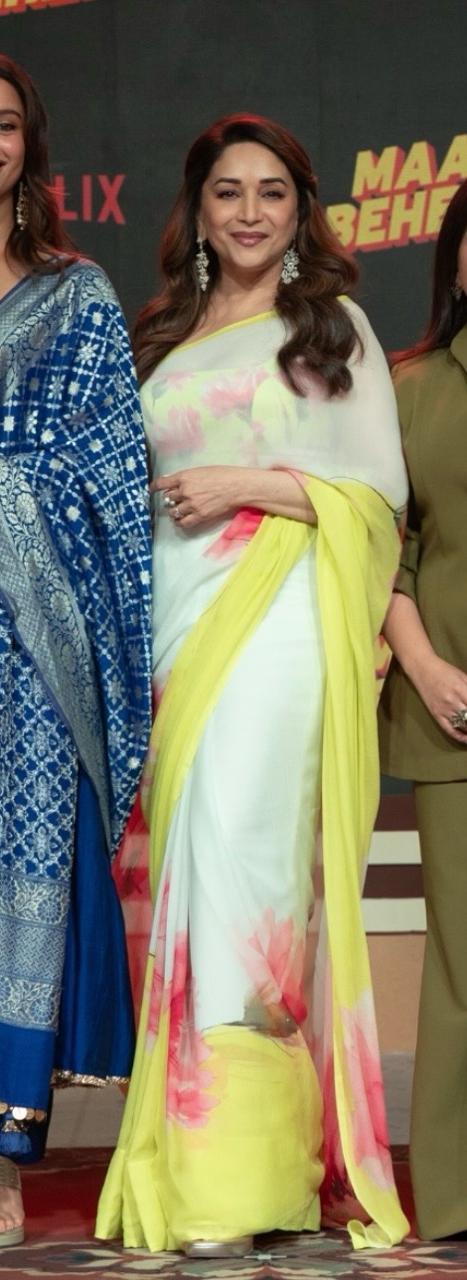Madhuri Dixit Iconic Weightless Gorgette Digital Print Saree