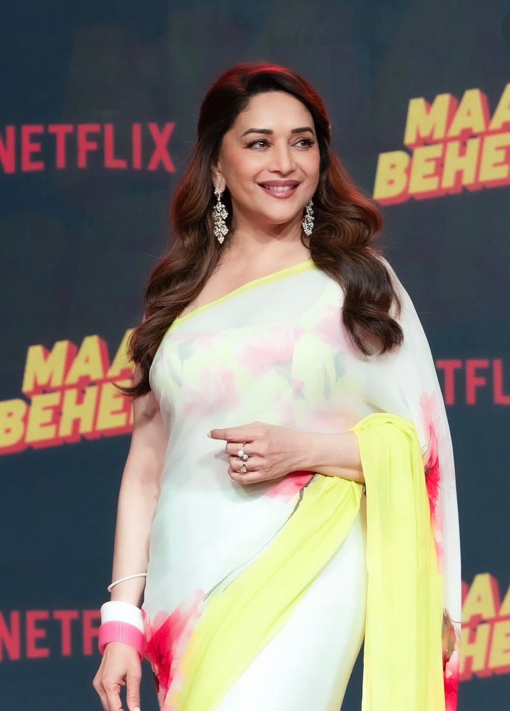 Madhuri Dixit Iconic Weightless Gorgette Digital Print Saree